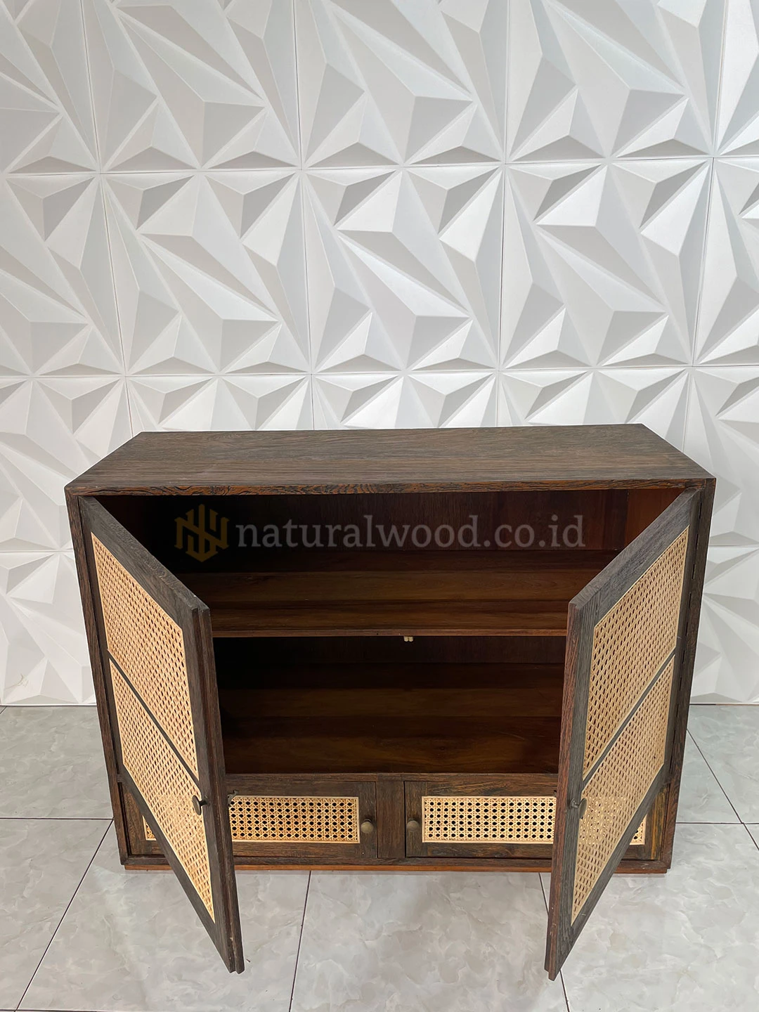 Buffet Minimalis Kayu Alami dengan Tampilan Natural